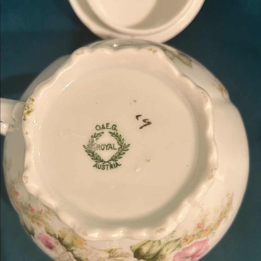 Vintage Royal Austria O&EG CREAMER hand painted Roses Floral Gold Trim - Picture 3 of 5
